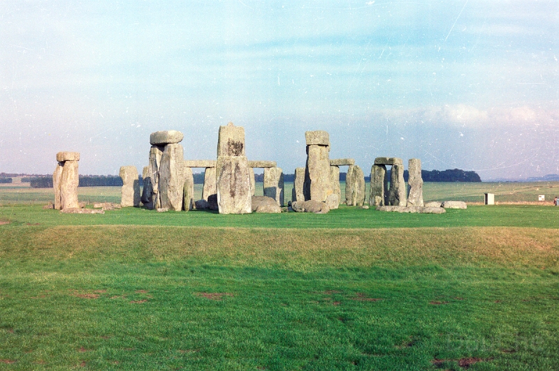 20110305_023.jpg - Stonehenge when you still could park your car and cross the grass and walk around freely.