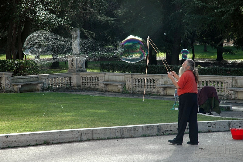 DSC_0329_800.jpg - There goes the bubble ...