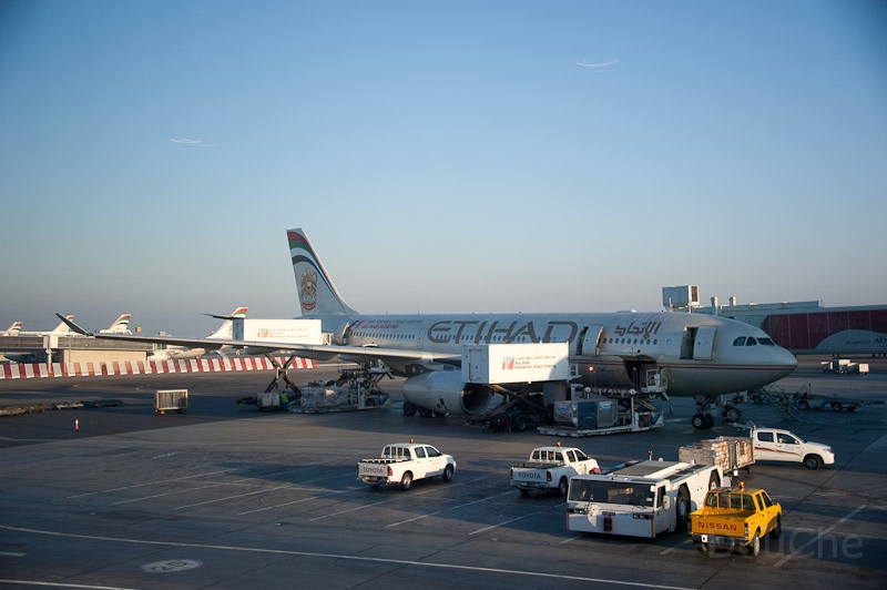 DSC_0645.jpg - Flying with Etihad over Abu Dhabi - 6 hours from Brussels, 14 hours to Sydney