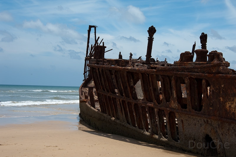 DSC_1945.jpg - Deadly reefs around here ... and as a result ... loads of ship wrecks ...