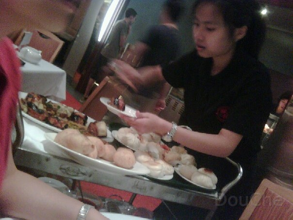 63233_487639233937_673203937_5851642_2845655_n.jpg - Rain the whole day, only had dim sum, nothing worth taking pictures of.