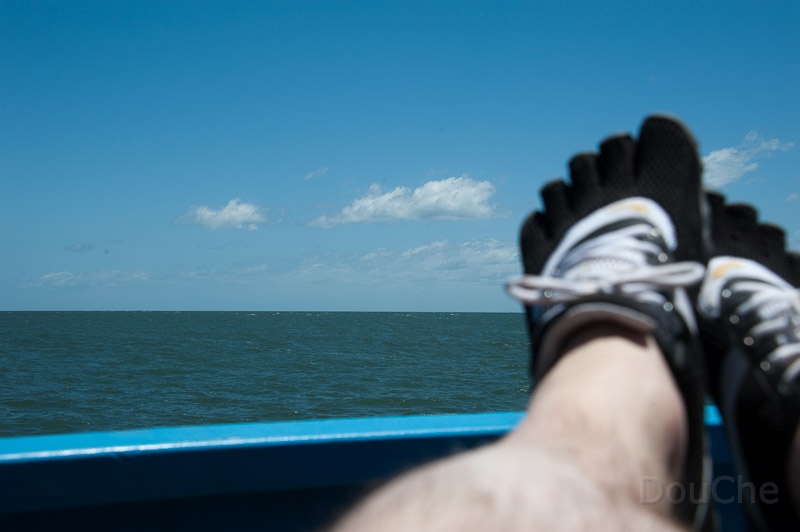 DSC_2046.jpg - 45 minutes waiting while crossing ... enjoying the sun and the horizon.