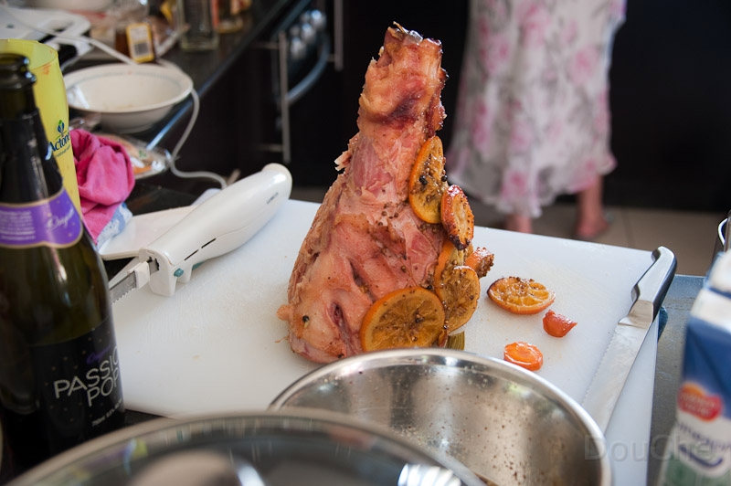 DSC_2359.jpg - Somewhere a pork is running with 3 legs ...