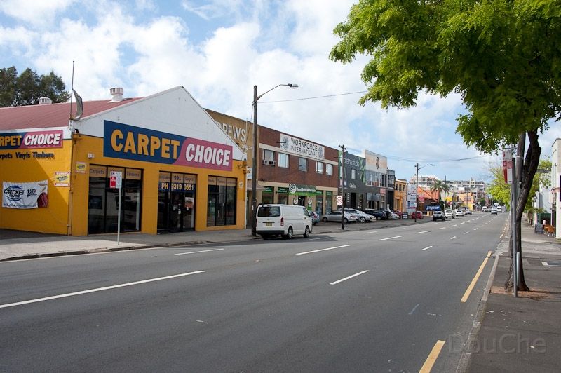 DSC_0897.jpg - While waiting for the bus ... a block away from our home base.