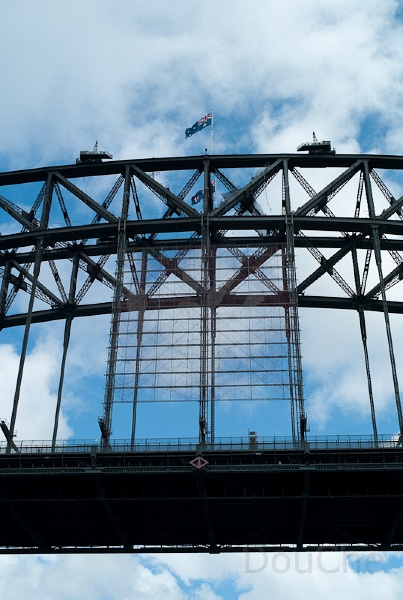 L1008445.jpg - Harbour Bridgie, with the New Year's fireworks ready ...