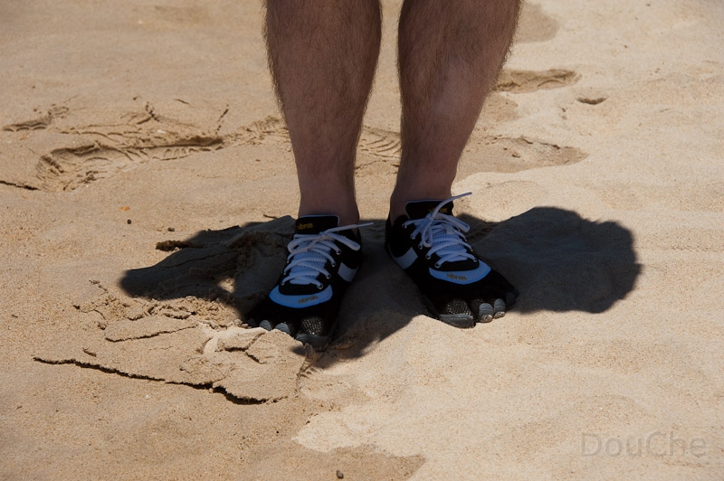 DSC_1520.jpg - Marcus beach, no, not showing those 'shoes', but how high the sun is here ... a single wide rimmed hat is sufficient to be in your own shadow
