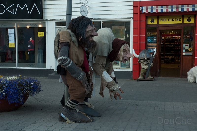 DSC_0006.jpg - Trolls and vikings ... that is how the Icelandic people see themselves ...