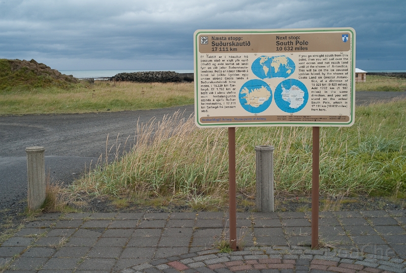 L1007989.jpg - Well ... there surely is something interesting to find at any spot on earth, no?