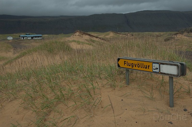 DSC_0132.jpg - They have airports in the most bizar locations ... here in the middle of sand dunes ... And yes, that is the flight traffic control tower you see there ... possibly only manned for 10 minutes a week, when there local flight arrives ...