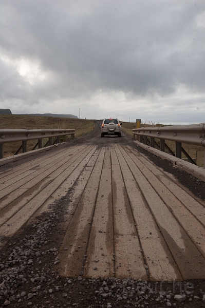 DSC_0137.jpg - Even though most bridges in Iceland are made of wood, and they seem to be solid, it still remains a little scary to cross them ...