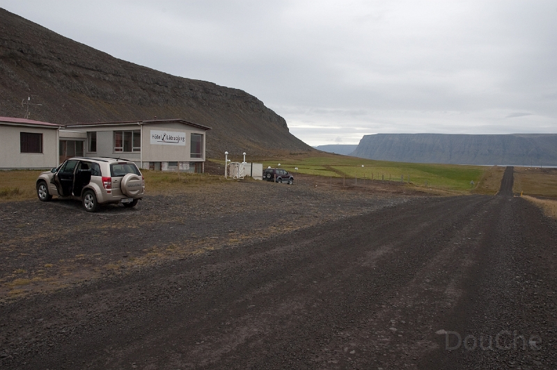 DSC_0157.jpg - 40 km from the nearest 'village' (pop of 400 heads) ... but at least you could sleep here ...