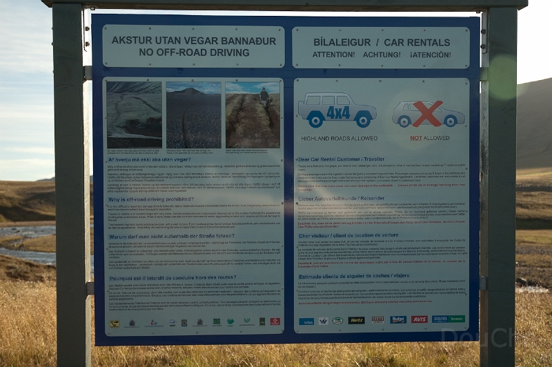 DSC_0150.jpg - Where an F-road starts, there are huge panels warning you about the dangers associated with driving on such roads, in particular from car rental companies. You do need a 4WD on F-roads, and even then some are very tough to do, in particular when rivers have to be crossed.