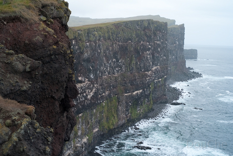 L1007390.jpg - ... but the cliffs were pretty impressive even without the birds ...