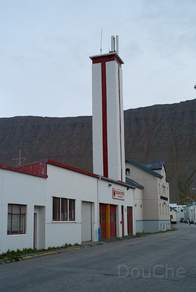 L1007438.jpg - Sure they have a fire from time to time as well ...