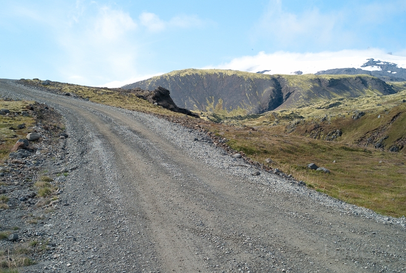 L1007258.jpg - ... but most actually are bad (according to European standards), but fun to drive on ...