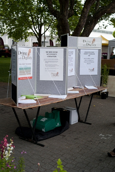 L1012004.jpg - Next to the honey, the fur Tassie devils and the wood sculptured objects ... something to think about when the end is near ...