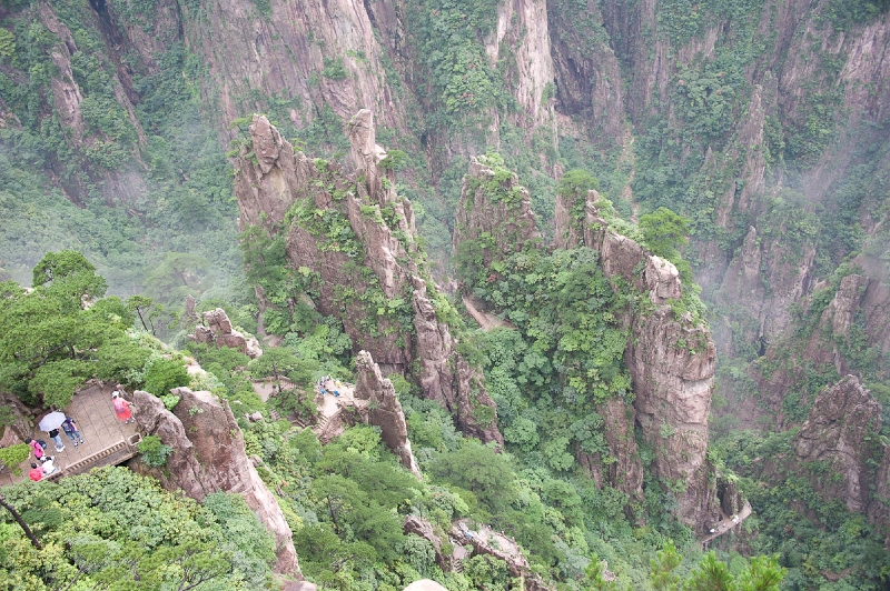 DSC_5166.jpg - This could also be the scary part ... you see stairs and platforms from the left over the middle to the bottom right ...