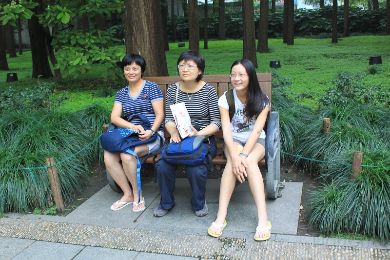 IMG_3185.jpg - Resting along the west lake