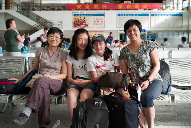L1010092.jpg - Waiting for the high speed train