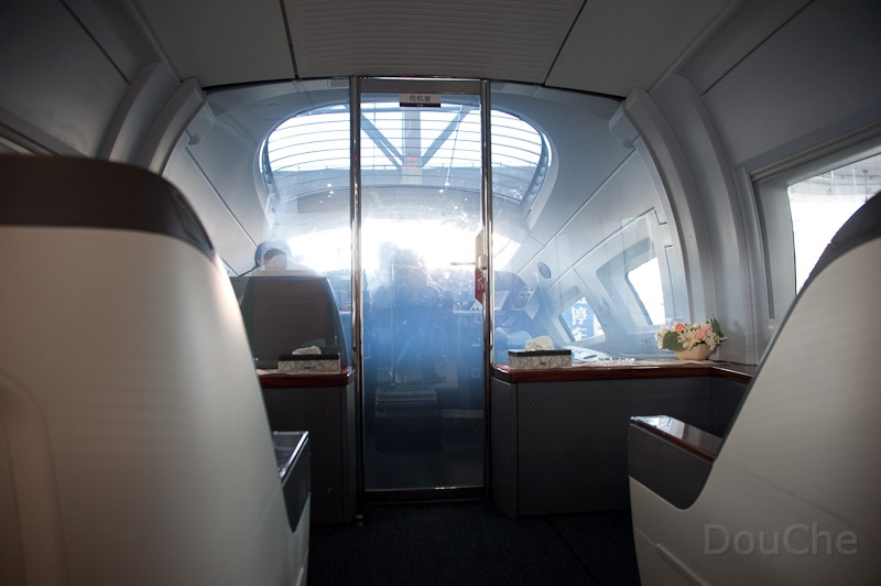 DSC_4574.jpg - ... and sitting in the cockpit ...