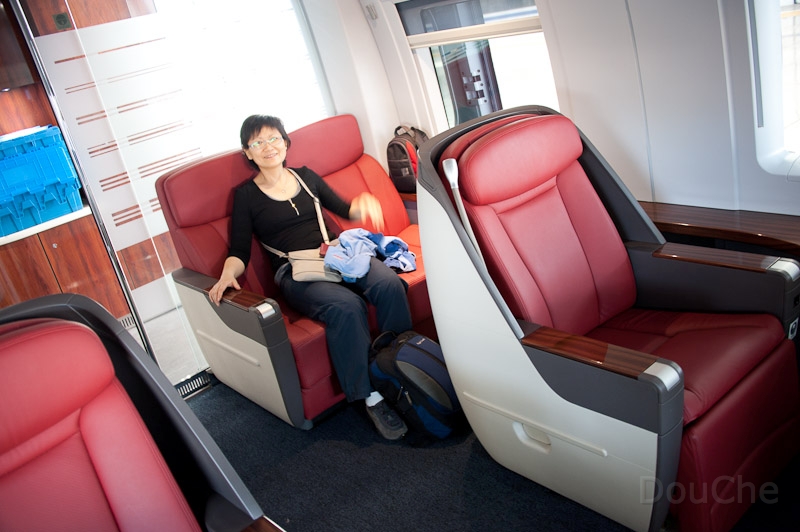 DSC_4576.jpg - Why not a little treat ... taking superior first class ...