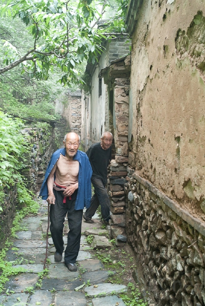L1010781.jpg - Two of the elderly who still live here ...