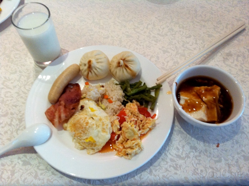IMG_0720.jpg - A mixed European/Chinese breakfast