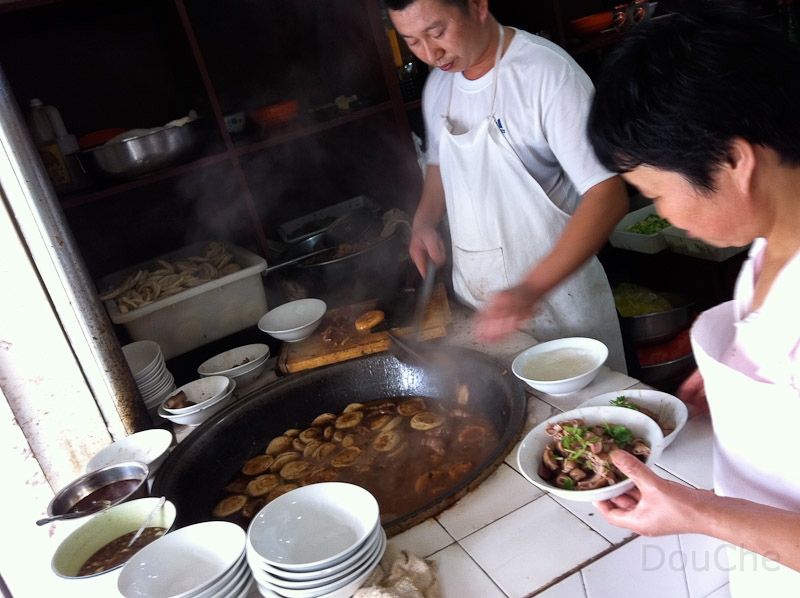 IMG_1039.jpg - Soup with some bread, tofu, lung and intesting