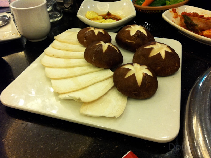 IMG_0923.jpg - Mushrooms to be fried