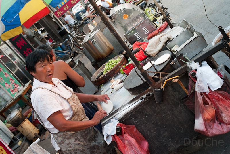 L1009864.jpg - Making and selling pancakes filled with vegies