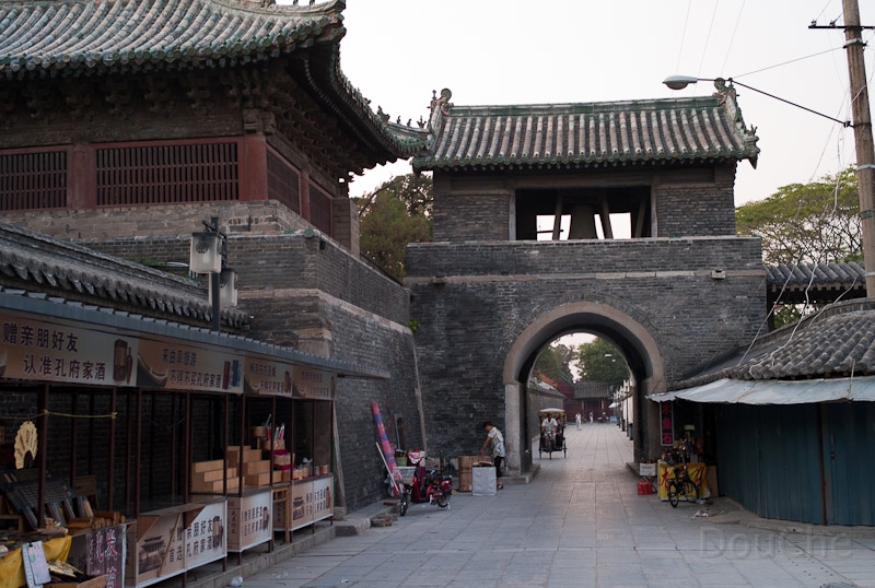 L1009887.jpg - Another gate