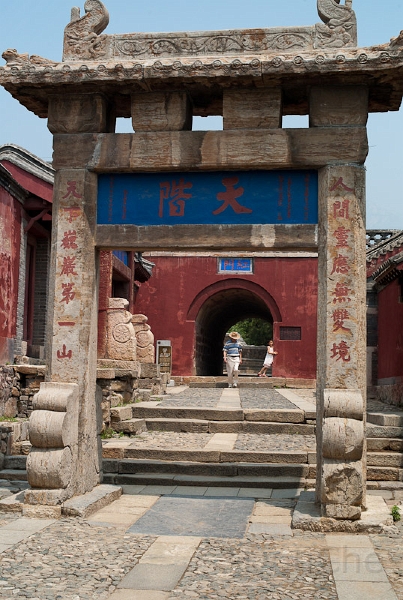 L1009752.jpg - In the beginning things are rather flat and you pass a series of gates.