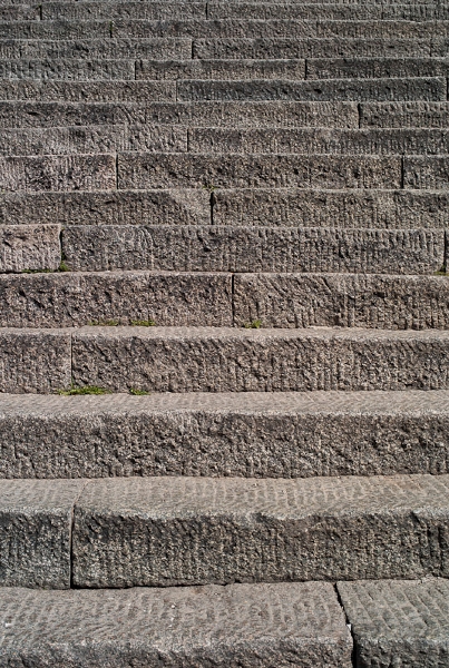 L1009828.jpg - But soon the steps are there, and this is what they look like ...