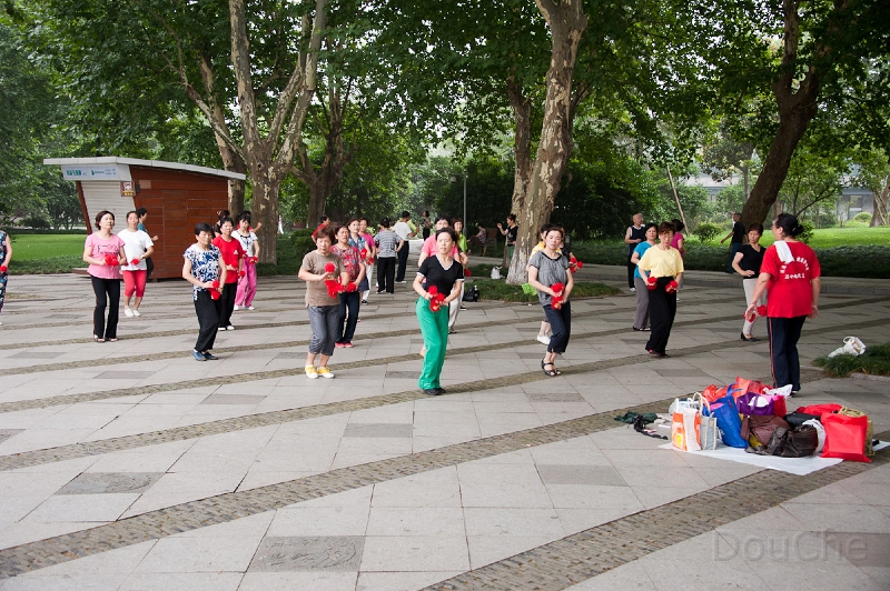 DSC_5672.jpg - In the morning the people still do their taiji