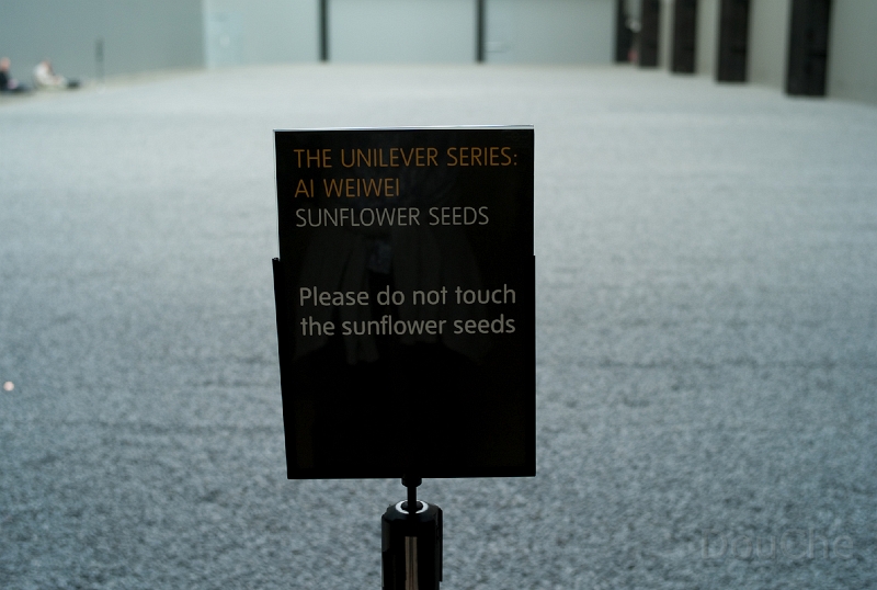 L1009291.jpg - An unbelievable amount of sunflower seeds, each made individually in porcelain.