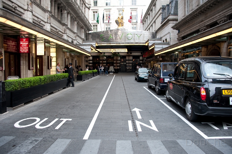 DSC_3008.jpg - The only street in London where you drive on the right side of the road.